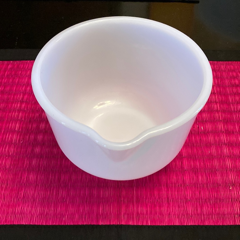 Milk Glass Glasbake #7